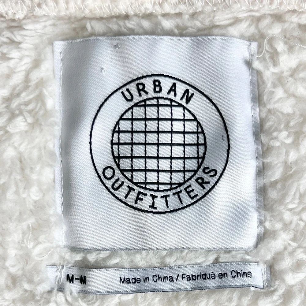 UO Teddy Fleece Cropped Jacket in Ivory - sz Medium